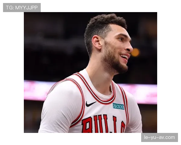 拉文全明星扣篮震撼全场,惊艳表现引爆球迷热议