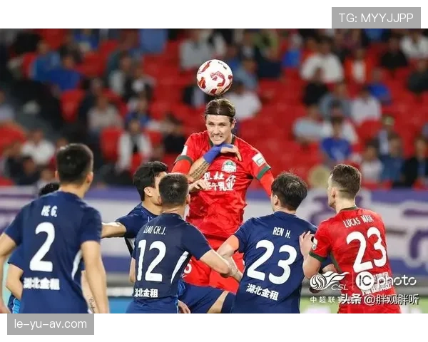 罗贝托右路全能表现增强球队战术灵活性