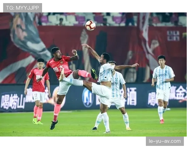 中超自由球员市场火热，新星争夺战引多方关注