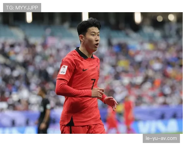 孙兴慜暖心互动球迷，真挚风范获赞