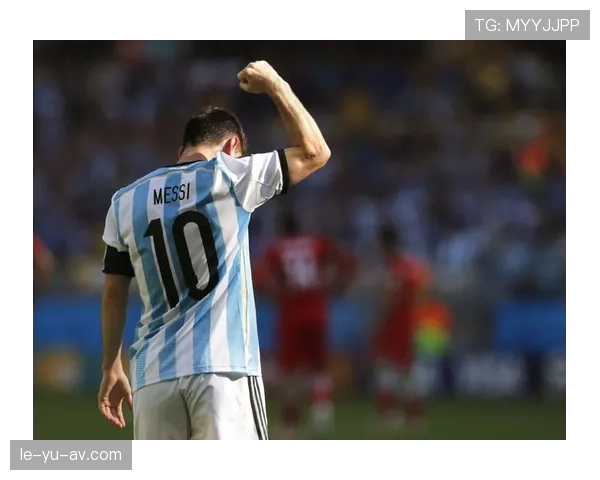 梅西点球争议引热议，球队逆转取胜状态回暖引关注