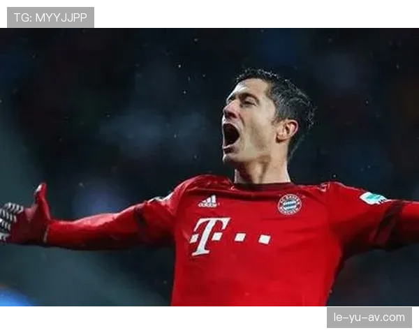 莱万是否顶级全能中锋:终结效率与战术参与度解析 莱万是否顶级全能中锋:终结效率与战术参与度解析