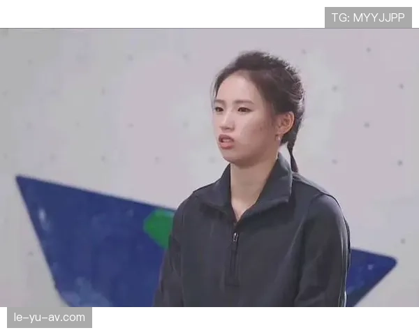 陈芋汐赛场上冷得像个精英，下了场逛街却像富家小妹，这反差把我打回现实